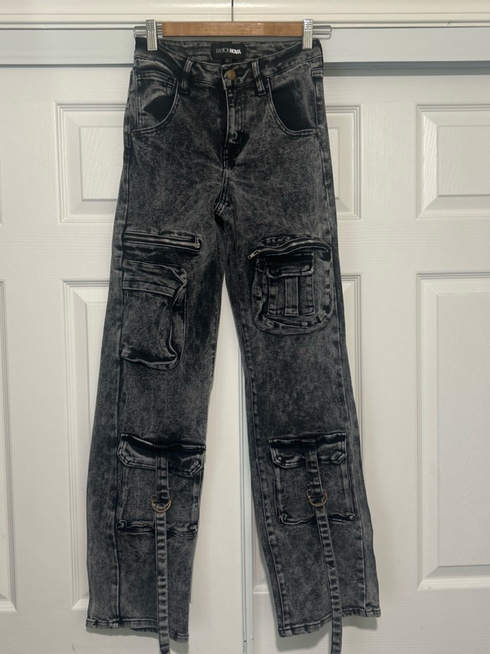 Fashion Nova Men’s Black Washed Straight Cargo Jeans